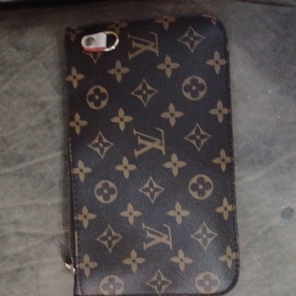 LV med size money purse - Picture 2 of 6